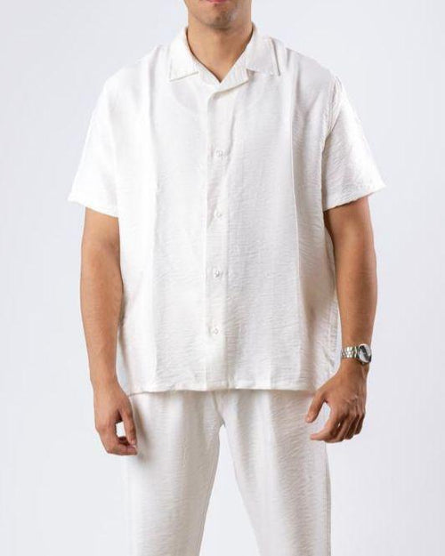 color:white